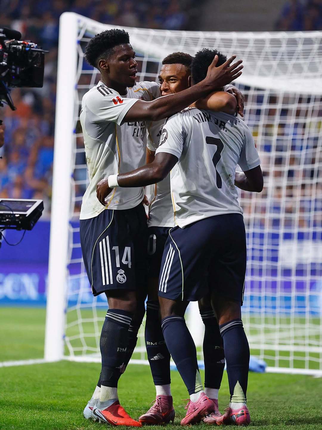 英超训练课后再迎强敌，葡萄牙体育更衣室发声，主帅态度——球迷炸锅，更衣室氛围转暖的简单介绍